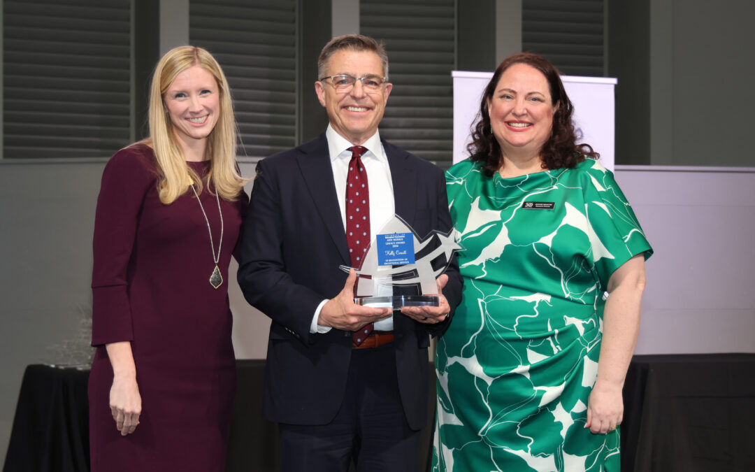 Kelly Curnutt Receives Arlington ISD Education Foundation Award